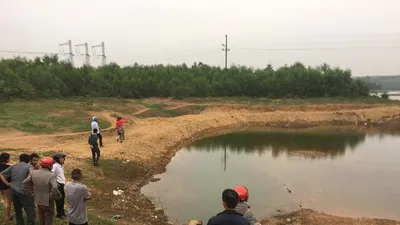 Trượt chân rơi xuống hồ, 2 học sinh tử vong