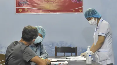 Sinh viên y khoa cùng thức đêm phòng, chống dịch COVID-19