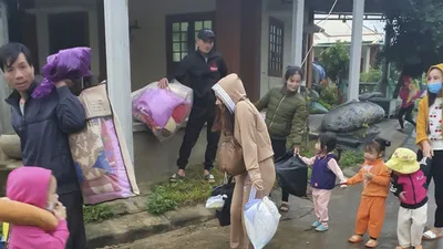 Quân, dân trên đảo Cồn Cỏ vào hầm quân sự tránh bão số 13