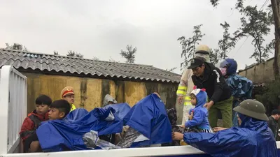 Quảng Trị, Huế cấp tốc sơ tán dân tránh bão số 13