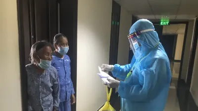 Phát phiếu cử tri đến tận tay những người đang bị cách ly