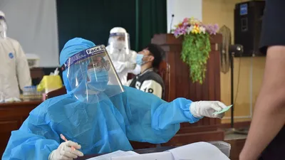 Thừa Thiên - Huế ra Quảng Trị đón 2 người dân về quê cách ly