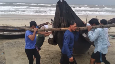 Thừa Thiên – Huế mưa to, người dân hạn chế ra đường từ 14 giờ chiều nay