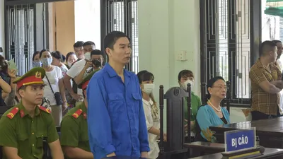 Cựu cán bộ công an dùng súng AK cướp tiệm vàng lãnh 8 năm 3 tháng tù