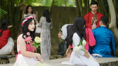 Hàng ngàn 'nàng thơ' vây kín Bảo tàng Áo dài chụp ảnh Tết.