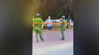 Thanh niên thản nhiên tập thể dục trước mặt công an bị phạt 2 hành vi