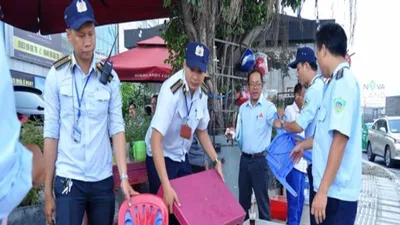 Cần cư xử nhân văn kể cả với người cố tình lấn vỉa hè