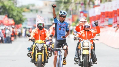 “Bố trẻ” Nguyễn Hoàng Sang lần đầu bước lên bục chiến thắng