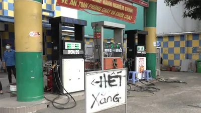 Video: Kiểm tra đột xuất các cây xăng ở TP.HCM, nhiều nơi treo biển ‘hết xăng’