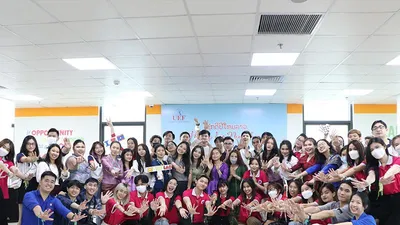 Video: Sinh viên Lào đón tết cổ truyền ấm áp cùng bạn bè Việt Nam