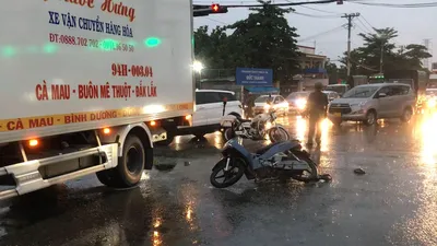 Video: Tai nạn liên hoàn khiến hai cha con tử vong tại chỗ