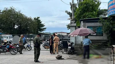 Video: Chạy xe máy lao vào cổng ga Sóng Thần, người đàn ông tử vong tại chỗ