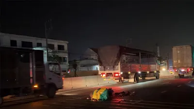 Video: Tông vào đuôi container, người đàn ông chết tại chỗ