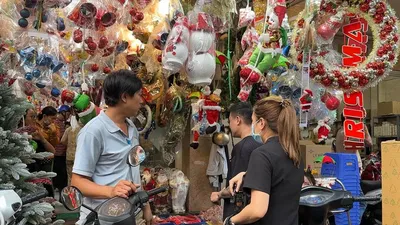 Video: Cuối tuần đi chợ Giáng sinh lớn nhất TP.HCM