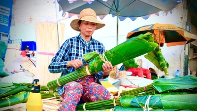 Video: Chợ lá dong ở TP.HCM bắt đầu nhộn nhịp người mua