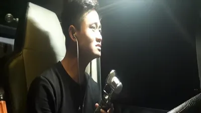 Anh tài xế cover bản hit 'Buồn của anh' gây sốt