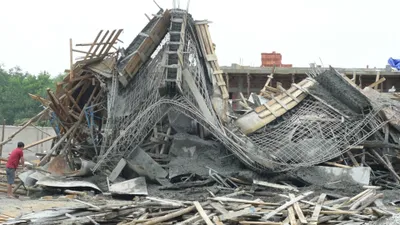 Huế: Sập giàn giáo cây xăng làm nhiều người bị thương