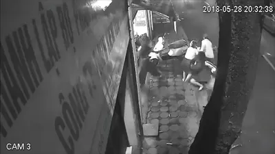 5 phụ nữ giằng co với tên trộm xe SH ở Hà Nội