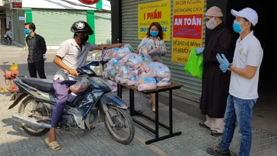 2.000 phần quà hỗ trợ người dân TP.HCM trong mùa dịch COVID-19