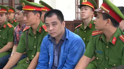 Video: Tòa xét xử nhóm Giang '36' vây xe cảnh sát ở Đồng Nai