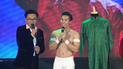 Quốc Cơ, Quốc Nghiệp bán đấu giá áo dài tặng học sinh vùng lũ