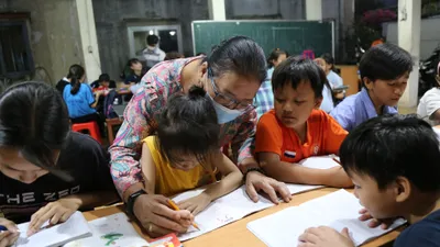 Lớp học 'ngoại Thủy' của trẻ em nghèo 