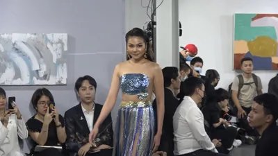 Video: Hoa hậu Đỗ Thị Hà đọ dáng cùng siêu mẫu Thanh Hằng 