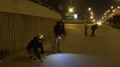 Tự bỏ tiền túi mua xăng, ruột xe thay miễn phí cho người dân