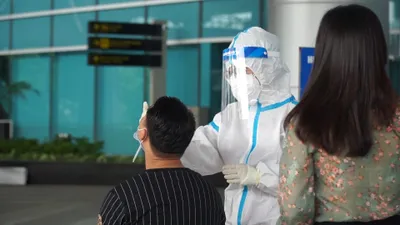 Video: 2.000 nhân viên ở sân bay Đà Nẵng xét nghiệm COVID-19