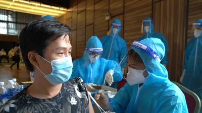 Video: Người nước ngoài nói gì khi được tiêm vaccine COVID-19