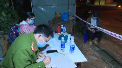 Video: Phát hiện người trốn trong thùng xe tải vượt chốt kiểm dịch