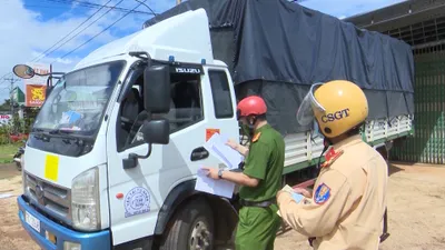 Video: Xử lý nghiêm các xe ‘luồng xanh’ vi phạm