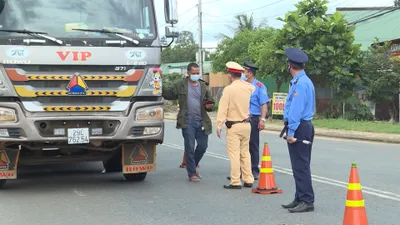 Video: Xử phạt hàng chục xe quá khổ, quá tải trên tuyến Quốc lộ 19
