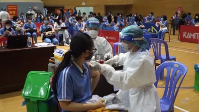 Video: Đà Nẵng bắt đầu tiêm vaccine Pfizer cho trẻ em