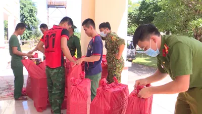 Video: Bắt giữ 2 đối tượng vận chuyển 950 kg pháo lậu