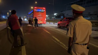 Video: Người đàn ông đi bộ trên đường bị xe khách tông tử vong 