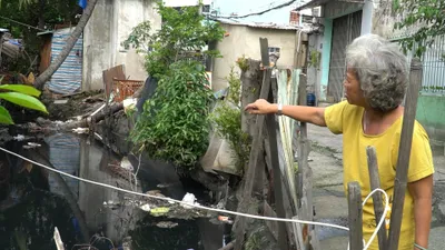 Kênh, rạch ô nhiễm đến mức dân không thể tiếp tục 'bám trụ'