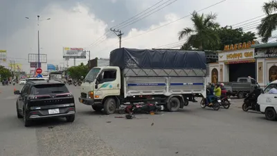 Video: Tông trực diện vào xe tải, một thanh niên tử vong