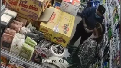 Video: Hai người phụ nữ ‘siêu trộm’ cửa hàng tiện lợi ở TP Thủ Đức