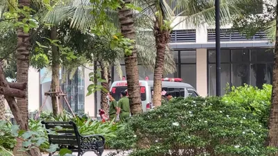 Video: Mẹ và con trai 3 tháng tuổi tử vong khi rơi từ tầng 12 xuống đất 