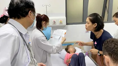 Video: Phát hiện vi khuẩn trong cánh gà chiên và nước mắm ở phần ăn của trường iSchool Nha Trang