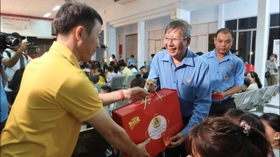 Video: 'Chuyến tàu mùa Xuân’ đưa công nhân về quê đón Tết