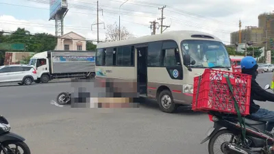 Video: Xe máy va chạm xe khách, một người đàn ông chết tại chỗ