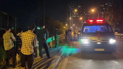 Video: Xảy ra tai nạn chết người, xe chở rác vẫn không dừng lại