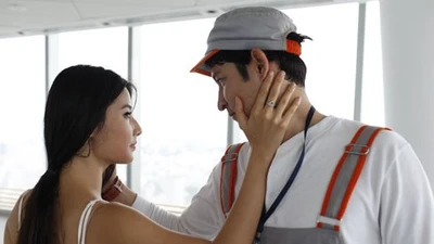 Huy Khánh bầm tím hông vì bê đỡ Diễm My