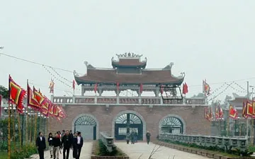 Lễ hội Đền Trần (Thái Bình): Vật phẩm tâm linh phát giống như túi lương