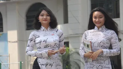 Dạy học sinh 'biết giữ mình' qua tà áo dài