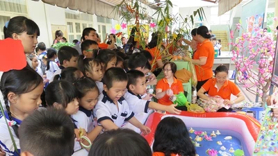 Cấm trường học chúc Tết, tặng quà cho lãnh đạo 