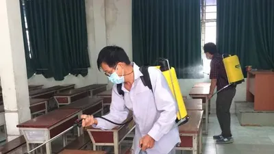 Cả nước quyết định cho học sinh nghỉ học đến hết tháng 2