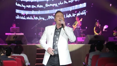 Khán giả 'mê tít' giọng ca người Mỹ hát nhạc Trịnh Công Sơn